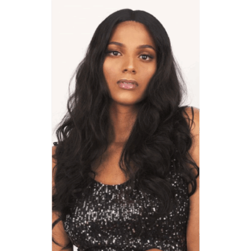 cheveux longs et légèrement ondulés